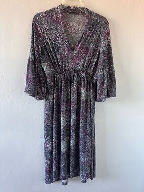 TO THE MAX V-Neck Midi Dress in Purple Speckle Print Size Large